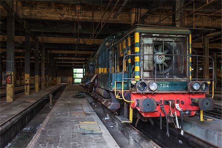 Disused Locomotive in Railway Maintenance Station, Marchienne-au-Pont, Charleroi, Wallonia, Belgium Photographie de stock - Rights-Managed, Code: 700-06452142