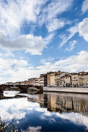 View of Arno River, Florence, Tuscany, Italy Foto de stock - Con derechos protegidos, Código: 700-06465395