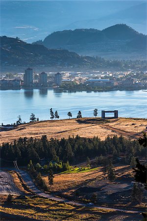 Kelowna from Across Lake Okanagan, Kelowna, British Columbia, Okanagan Valley, Canada Foto de stock - Direito Controlado, Número: 700-06465415