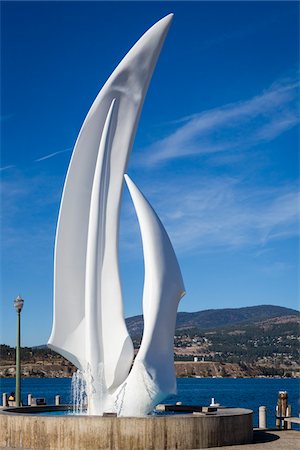segel - Spirit of the Sail Sculpture in Waterfront Park, Kelowna, Okanagan Valley, British Columbia, Canada Stockbilder - Lizenzpflichtiges, Bildnummer: 700-06465417