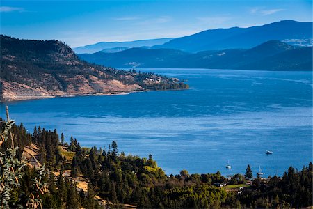 Overview of Lake and Mountains, Kelowna, Okanagan Valley, British Columbia, Canada Photographie de stock - Rights-Managed, Code: 700-06465413