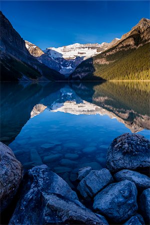 sommets enneigés - Lake Louise at Dawn, Banff National Park, Alberta, Canada Photographie de stock - Rights-Managed, Code: 700-06465430