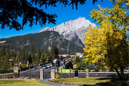 small towns in the fall - Cascade Mountain and Banff Avenue, Banff, Banff National Park, Alberta, Canada Stock Photo - Rights-Managed, Code: 700-06465450