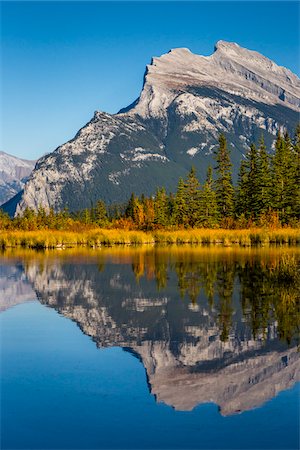 Reflection of Mount Rundle in Vermilion Lakes, near Banff, Banff National Park, Alberta, Canada Photographie de stock - Rights-Managed, Code: 700-06465466