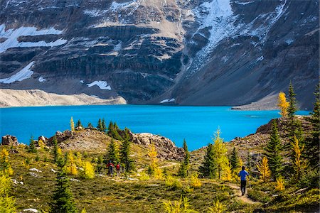 simsearch:700-06465486,k - Hikers on Trail at McArthur Lake in Autumn, Yoho National Park, British Columbia, Canada Foto de stock - Direito Controlado, Número: 700-06465540