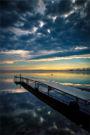 simsearch:700-01164889,k - Dock on Still Lake with Dark Clouds Overhead, King Bay, Point Au Fer, Champlain, New York State, USA Foto de stock - Con derechos protegidos, Código: 700-06465577