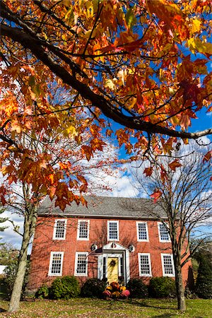 Red Brick House in Autumn, Cambridge, Lamoille County, Vermont, USA Stockbilder - Lizenzpflichtiges, Bildnummer: 700-06465605