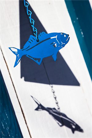 Blue Metal Fish Hanging on Chain Casting Shadow on Wall Photographie de stock - Rights-Managed, Code: 700-06465789