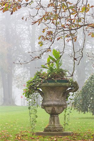 potted plants on stones - Urn in Garden, Newport, Rhode Island, USA Stock Photo - Rights-Managed, Code: 700-06465823