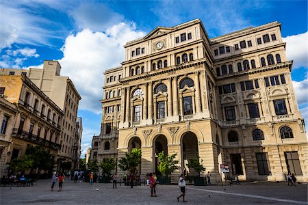 simsearch:700-06465884,k - Lonja del Comercio Building, Plaza de San Francisco, Old Havana, Havana, Cuba Foto de stock - Con derechos protegidos, Código: 700-06465871