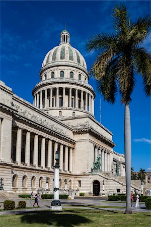 regierungsgebäude - El Capitolio with Palm Tree, Old Havana, Havana, Cuba Stockbilder - Lizenzpflichtiges, Bildnummer: 700-06465886