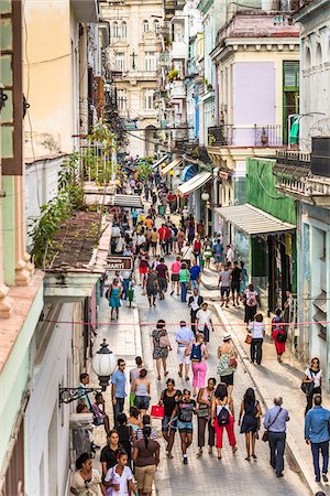 simsearch:700-06465922,k - Overview of Shoppers along Obispo Street, Havana, Cuba Photographie de stock - Rights-Managed, Code: 700-06465940