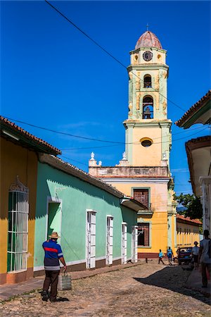 Museo de la Lucha Contra Bandidos and Street Scene, Trinidad, Cuba Photographie de stock - Rights-Managed, Code: 700-06465950