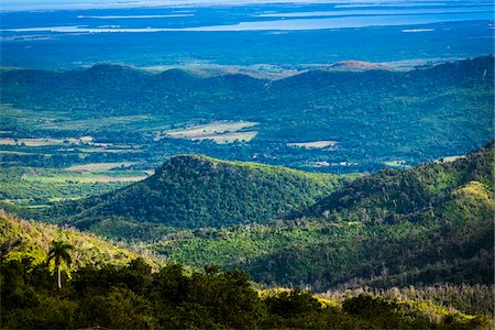 Overview of Hills Covered in Lush Vegetation, near Trinidad Cuba Foto de stock - Con derechos protegidos, Código: 700-06466001