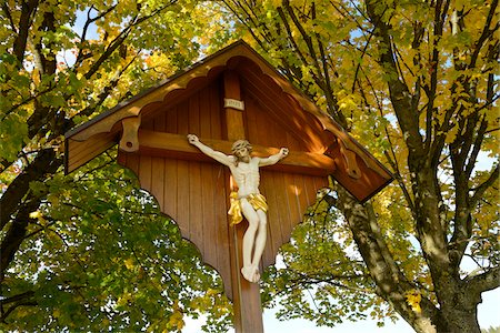 Crucifix Underneath Field Maple Trees in Autumn, Upper Palatinate, Bavaria, Germany Foto de stock - Con derechos protegidos, Código: 700-06486514