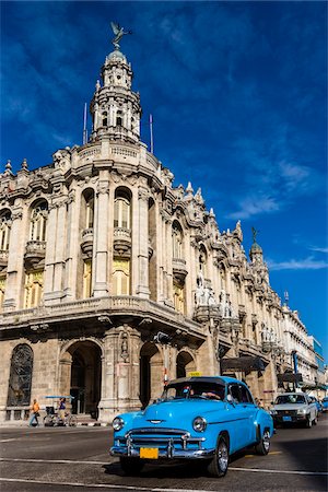 Bright Blue Classic Car Driving by Great Theatre of Havana (Gran Teatro de La Habana), Havana, Cuba Foto de stock - Con derechos protegidos, Código: 700-06486568