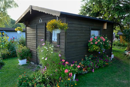Small Wooden Garden House Surrounded by Blooming Flowers, Bavaria, Germany, Europe Fotografie stock - Rights-Managed, Codice: 700-06505725