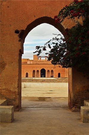 El Badi Palace Courtyard as seen through Archway, Medina, Marrakesh, Morocco, Africa Stockbilder - Lizenzpflichtiges, Bildnummer: 700-06505746