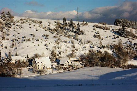 schwarzwald-baar - Overview of Homes and Hillside in Winter, near Villingen-Schwenningen, Baden-Wuerttemberg, Germany Foto de stock - Con derechos protegidos, Código: 700-06505775