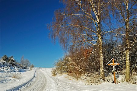 Roadside Crucifix in Winter, near Villingen-Schwenningen, Schwarzwald-Baar, Baden-Wuerttemberg, Germany Stockbilder - Lizenzpflichtiges, Bildnummer: 700-06505779