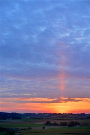 simsearch:700-06368424,k - Overview of Farmland with Big Sky at Sunset, Schanzberg, Upper Palatinate, Bavaria, Germany, Europe Photographie de stock - Rights-Managed, Code: 700-06512684