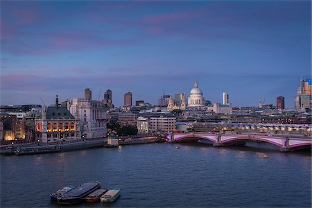 London Skyline at Dusk from the South Bank with St. Pauls Cathedral, London, UK Foto de stock - Con derechos protegidos, Código: 700-06531366