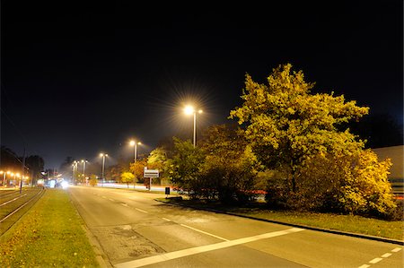 divided - Bayernstrasse with Illuminated Street Lights at Night, Nuremberg, Bavaria, Germany Foto de stock - Con derechos protegidos, Código: 700-06548555