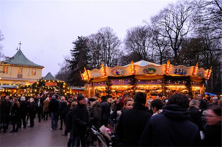 simsearch:6115-08105239,k - Carousel at Christmas Market at the Chinese Tower (Christkindlmarkt am Chinesischen Turm) in the English Garden, Munich, Bavaria, Germany Photographie de stock - Rights-Managed, Code: 700-06553522