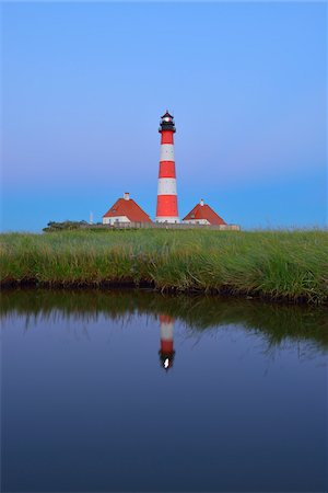 Westerhever Lighthouse Reflected in Pond at Dusk, Westerhever, Tating, Schleswig-Holstein, Germany Foto de stock - Con derechos protegidos, Código: 700-06576218