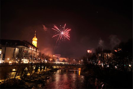 steiermark - New Year's Eve Fireworks over River Mur, Graz, Austria Foto de stock - Con derechos protegidos, Código: 700-06570895