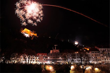 rakete - New Year's Eve Fireworks at Midnight over Schlossberg, Graz, Styria, Austria Stockbilder - Lizenzpflichtiges, Bildnummer: 700-06571003