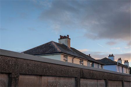 Roof tops of council houses, Totnes, South Hams, Devon, UK Stockbilder - Lizenzpflichtiges, Bildnummer: 700-06571132