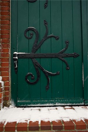 Close-Up Iron Work Hinge on Green Door of Church in Winter, Wittduen, Amrum Island, Nordfriesland, Germany Foto de stock - Con derechos protegidos, Código: 700-06679326