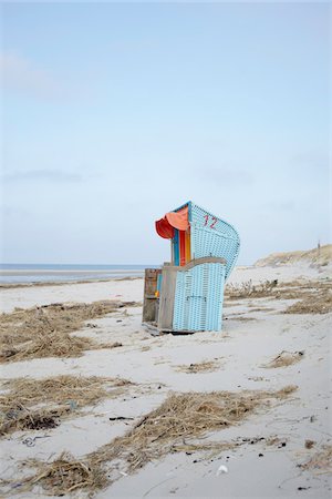 Beach Chair on Deserted Beach in Winter, North Sea, Norddorf, Amrum Island, Nordfriesland, Germany Stockbilder - Lizenzpflichtiges, Bildnummer: 700-06679322