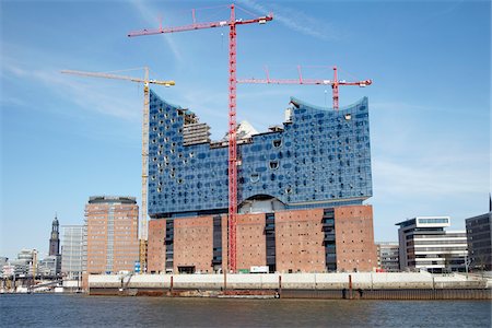 Elbe Philharmonic Hall with Construction Cranes on Elbe River, HafenCity, Hamburg, Germany Foto de stock - Con derechos protegidos, Código: 700-06679334