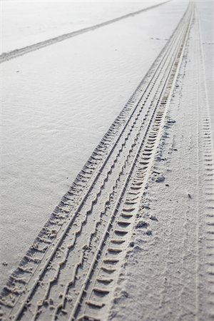 schleswig-holstein - tire tracks in wet sand on the beach Fotografie stock - Rights-Managed, Codice: 700-06679365