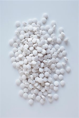 still life of white pills Photographie de stock - Rights-Managed, Code: 700-06714049