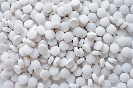 Close-up still life of white pills Stock Photo - Rights-Managed, Code: 700-06714050