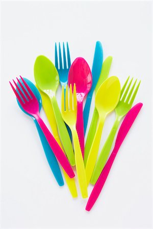 still life of colored plastic cutlery Stockbilder - Lizenzpflichtiges, Bildnummer: 700-06714091