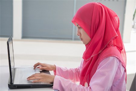 Muslim college student with head scarf working on laptop computer in Surat Thani southern Thailand Photographie de stock - Rights-Managed, Code: 700-06773210