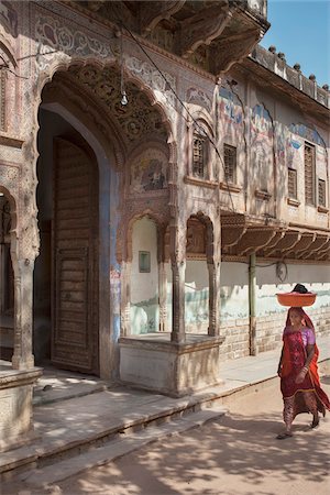 Woman Carrying Basket on Head Walking Past Traditional Haveli in Old District of Nawalgarh, Rajasthan, India Stock Photo - Rights-Managed, Code: 700-06786716