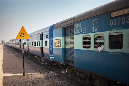 pendlerzug - Train in Thar Desert, Rajasthan, India Stockbilder - Lizenzpflichtiges, Bildnummer: 700-06786712