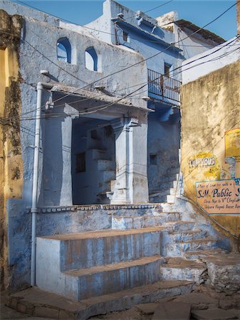 Blue Building and Painted Walls in Old Town Center, city of Bundi, India Foto de stock - Con derechos protegidos, Código: 700-06782149