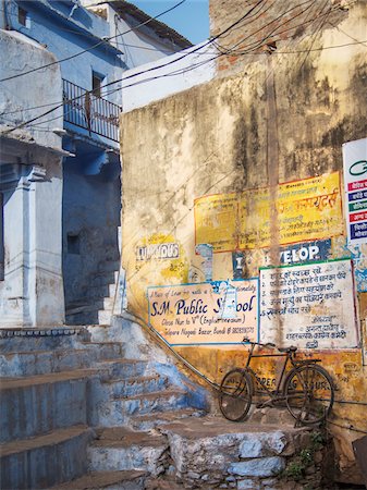 Bicycle on Staircase in Old Town Center, city of Bundi, India Foto de stock - Con derechos protegidos, Código: 700-06782150