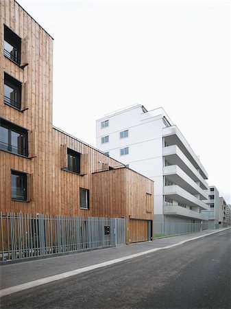 petit immeuble - Contemporary Block Apartments in Paris, France Photographie de stock - Rights-Managed, Code: 700-06808748