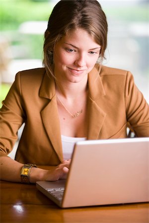 Businesswoman using Laptop Computer, Bradford, Ontario, Canada Stockbilder - Lizenzpflichtiges, Bildnummer: 700-06847420