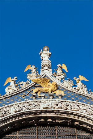 statue - St. Mark and angels, detail of the facade of Basilica di San Marco (St. Mark's Basilica), St. Mark's Square, Venice, UNESCO World Heritage Site, Veneto, Italy Stockbilder - Lizenzpflichtiges, Bildnummer: 700-06895051