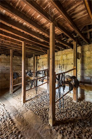 sattel - Stalls in Stable, Dundullimal Homestead, Dubbo, New South Wales, Australia Stockbilder - Lizenzpflichtiges, Bildnummer: 700-06899985