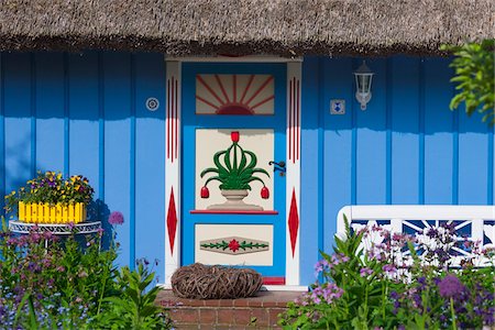 european cottage gardens - Idyllic house with ornate door and thatched roof, Zingst, Fischland-Darss-Zingst, Coast of the Baltic Sea, Mecklenburg-Western Pomerania, Germany, Europe Stock Photo - Rights-Managed, Code: 700-06892491