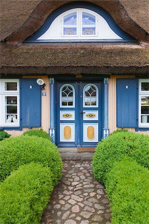 Traditional house with thatched roof in Born, Fischland-Darss-Zingst, Coast of the Baltic Sea, Mecklenburg-Western Pomerania, Germany, Europe Stock Photo - Rights-Managed, Code: 700-06892502